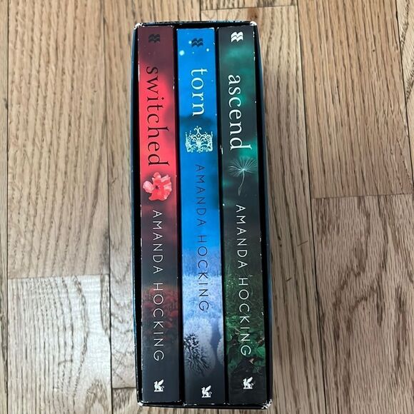 THE TRYLLE BOX SET SERIES AMANDA HOCKING ACCENT TORN, SWITCH‎ BOOKS - Picture 2 of 5